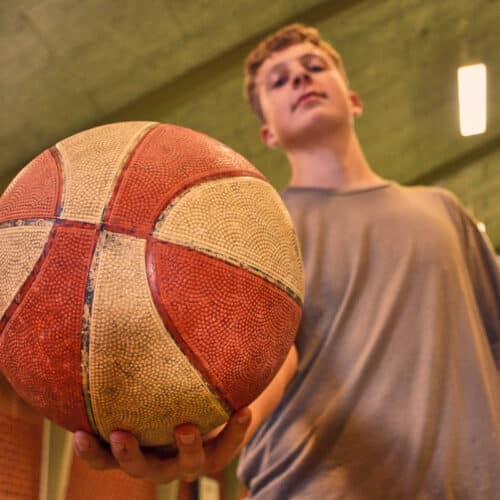 Faellesskab paa Hestlund Efterskole med basket