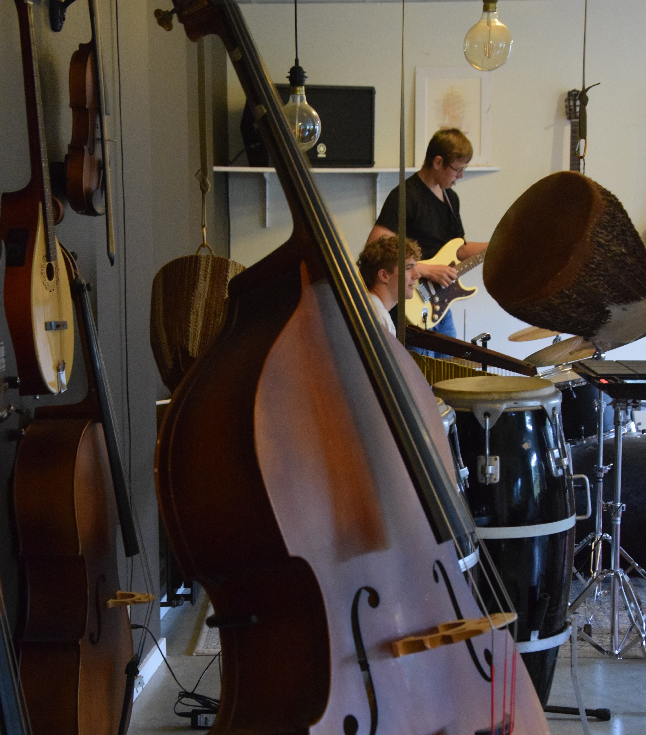 På Hestlund Efterskole er der mange muligheder og tilvalg til musik og performance